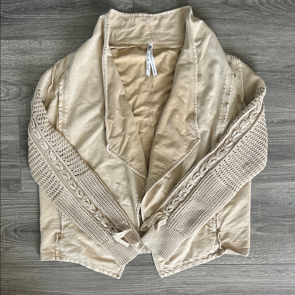 Women’s M Open Front Beige Cardigan with Cable Knit Sleeves